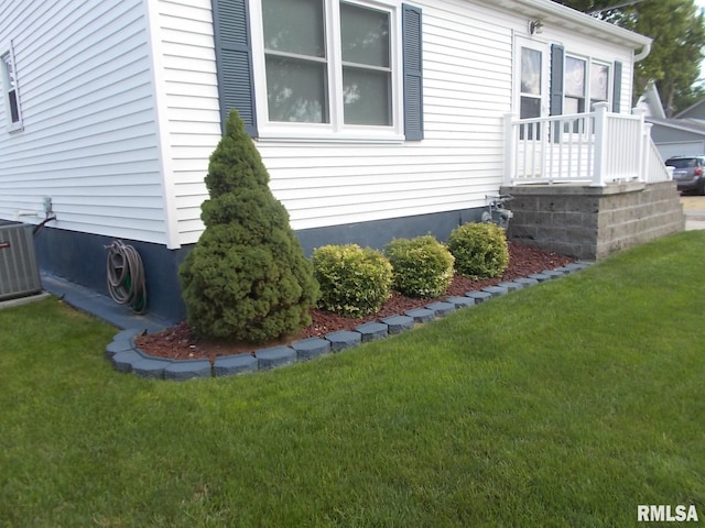 615 N 4th St, Clinton, IA 52732 - view of side of home with a lawn and central AC unit