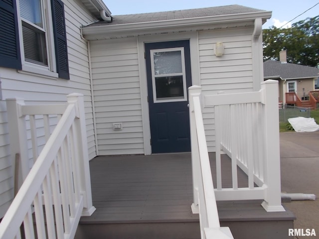 615 N 4th St, Clinton, IA 52732 - doorway to property featuring a shingled roof