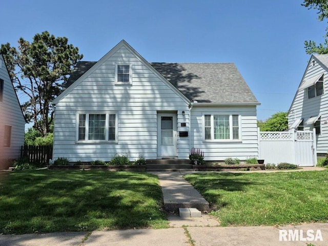 view of front of property featuring a shingled roof
