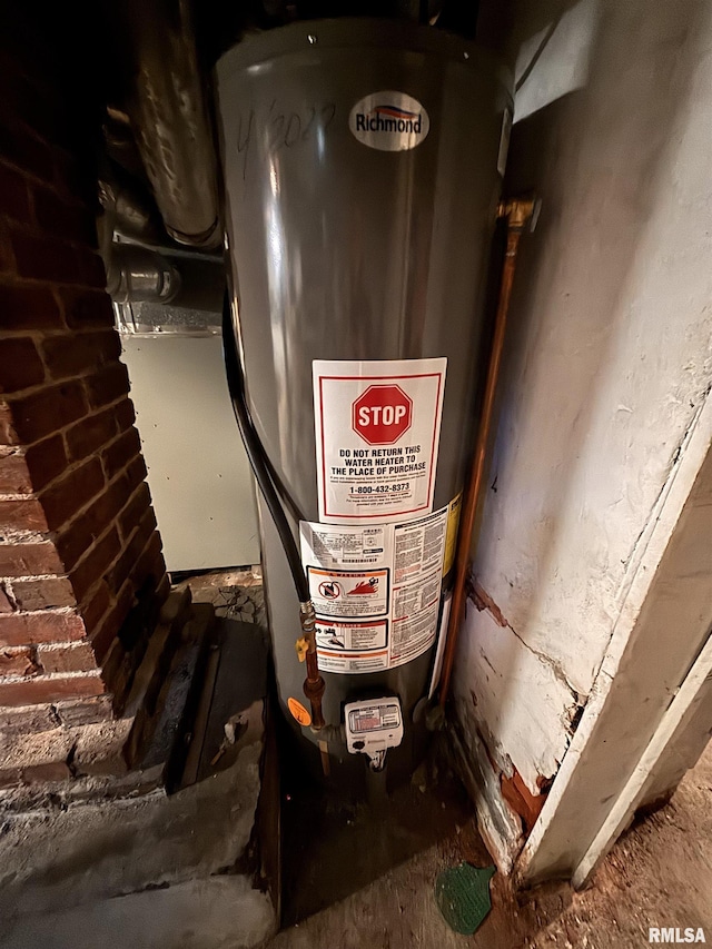 451 S Grove St, Kewanee, IL 61443 - utility room with water heater