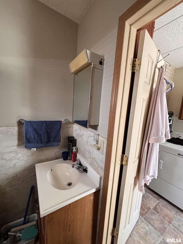 451 S Grove St, Kewanee, IL 61443 - bathroom featuring vanity
