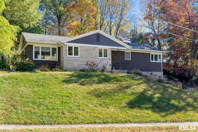 1 Kenwood Ave, Davenport, IA 52803 - single story home with a front yard and stone siding