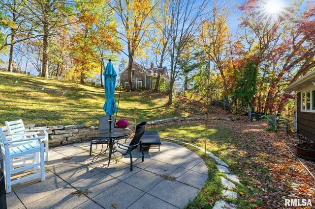 1 Kenwood Ave, Davenport, IA 52803 - view of patio / terrace featuring outdoor dining space