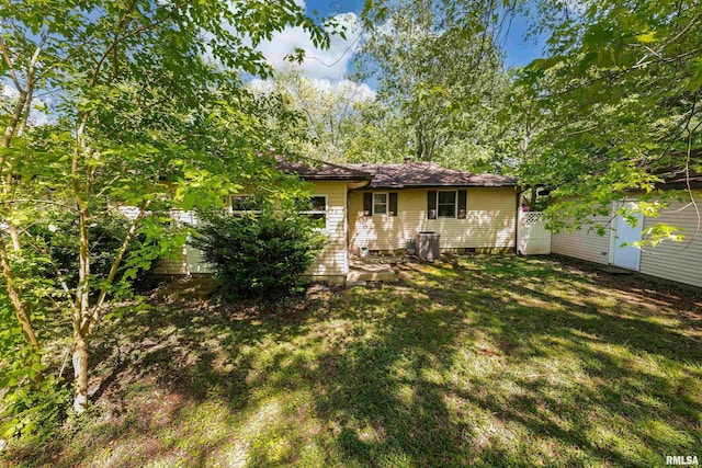 1401 Thomas St, Carterville, IL 62918 - rear view of property with a yard
