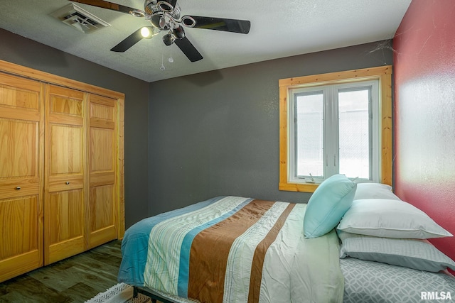 1012 Viaduct Rd, Savanna, IL 61074 - bedroom featuring wood finished floors and ceiling fan