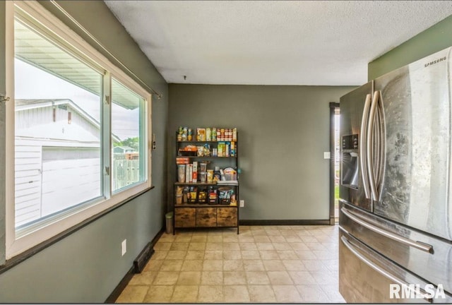 empty room featuring baseboards