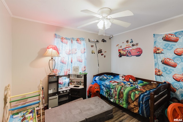 bedroom with wood finished floors, ornamental molding, and a ceiling fan