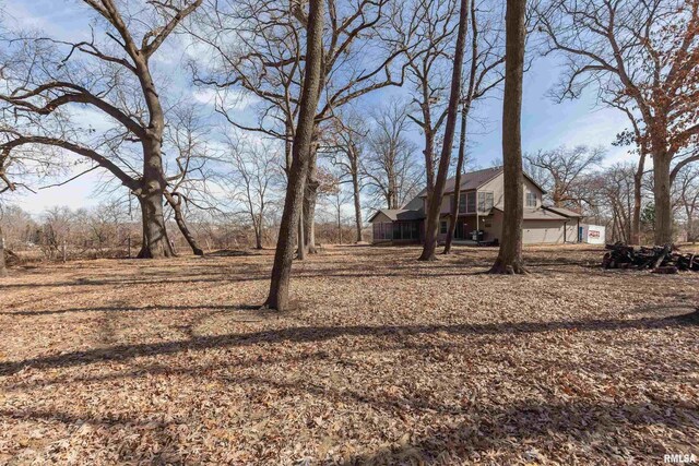 9932 123rd St, Davenport, IA 52804 - view of yard