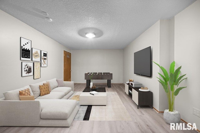 3217 Arlington Cir, Davenport, IA 52803 - living room with wood finished floors, a textured ceiling, and baseboards