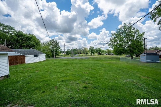 view of yard with an outbuilding and a storage unit