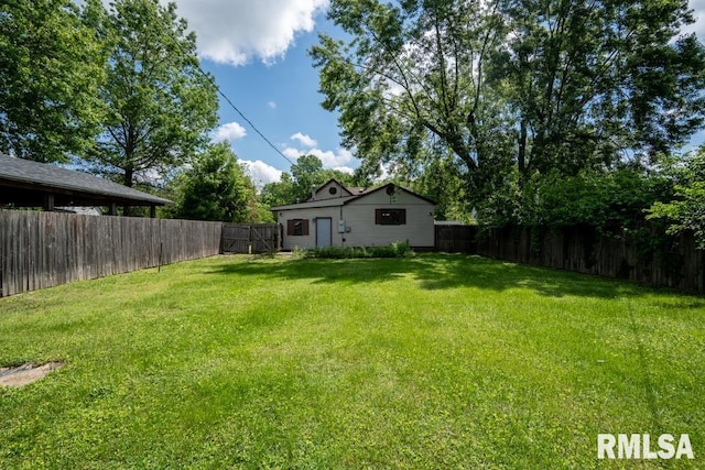 613 N 29th St, Herrin, IL 62948 - view of yard