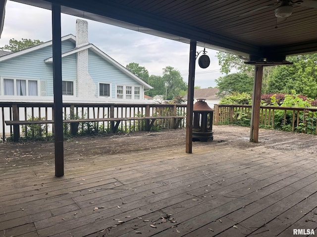 501 N Commercial St, Benton, IL 62812 - view of wooden deck