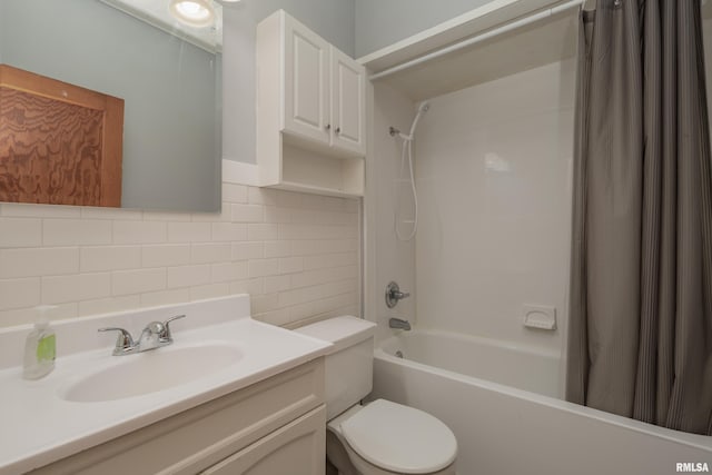 2317 Davie St, Davenport, IA 52804 - full bath with backsplash, shower / tub combo with curtain, toilet, and vanity