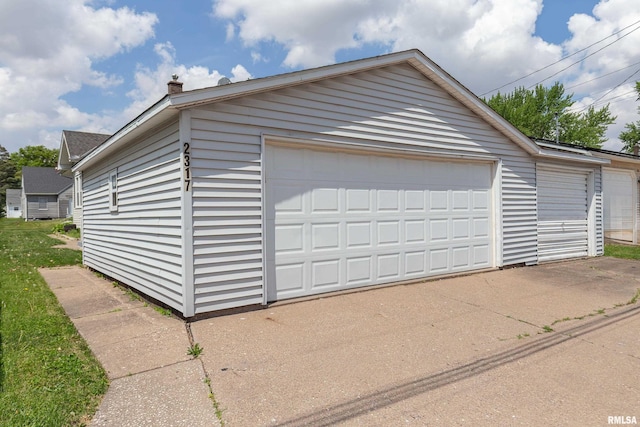 2317 Davie St, Davenport, IA 52804 - view of detached garage