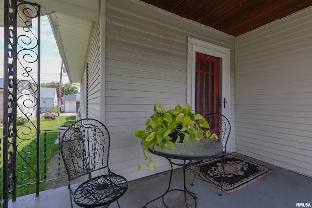 2317 Davie St, Davenport, IA 52804 - view of patio