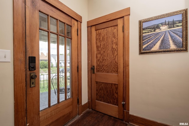 2317 Davie St, Davenport, IA 52804 - entrance foyer with dark wood finished floors and baseboards
