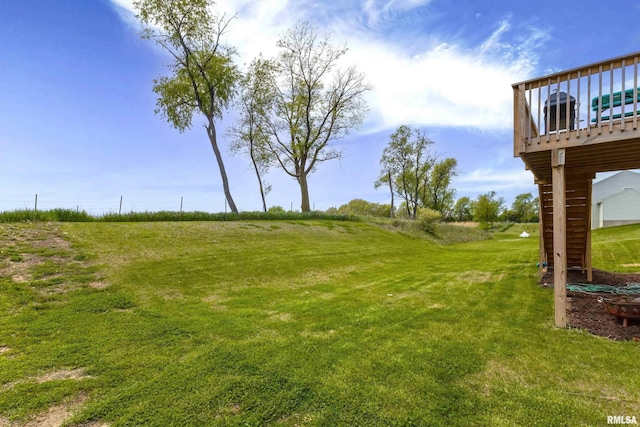 4625 W 11th St, Davenport, IA 52804 - view of grassy yard featuring a wooden deck