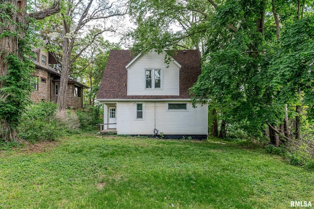534 Lincoln Ct, Davenport, IA 52804 - view of home's exterior with a lawn