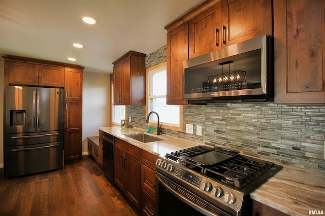 kitchen featuring stainless steel appliances, a sink, dark wood finished floors, recessed lighting, and baseboards