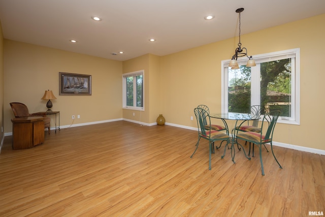 dining space featuring light wood finished floors, recessed lighting, a chandelier, and baseboards