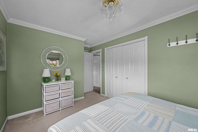 2512 W 45th St, Davenport, IA 52806 - bedroom with light colored carpet, baseboards, ornamental molding, and a closet