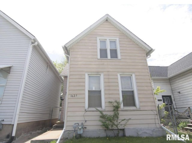1627 W 4th St, Davenport, IA 52802 - view of front facade