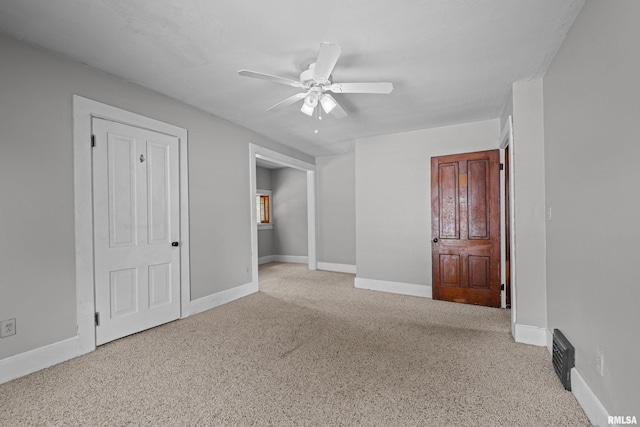unfurnished bedroom featuring carpet floors, baseboards, and a ceiling fan