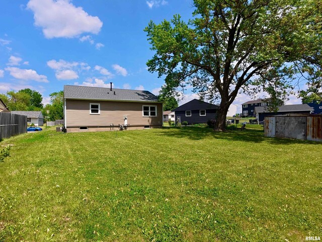 1729 Welshire Dr, Davenport, IA 52806 - view of yard
