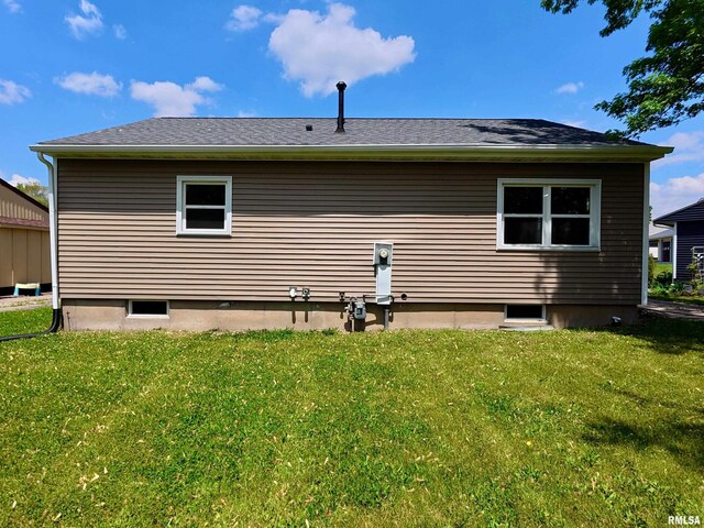 1729 Welshire Dr, Davenport, IA 52806 - back of house with a lawn
