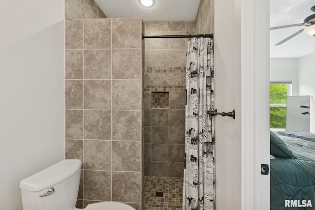 725 Cox Ct, Le Claire, IA 52753 - ensuite bathroom with a ceiling fan, tiled shower, and toilet