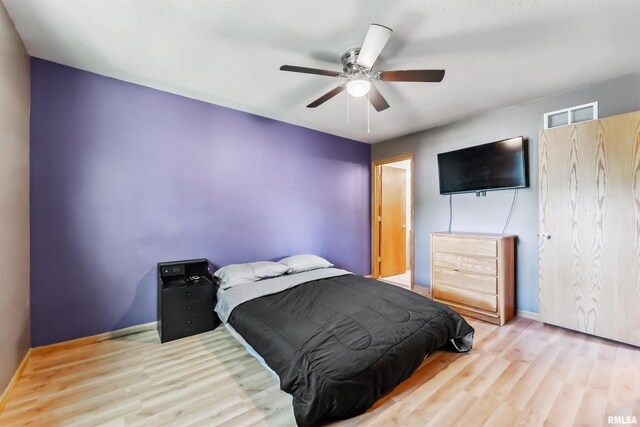 5812 N Thornwood Ave, Davenport, IA 52806 - bedroom featuring wood finished floors, ceiling fan, and baseboards