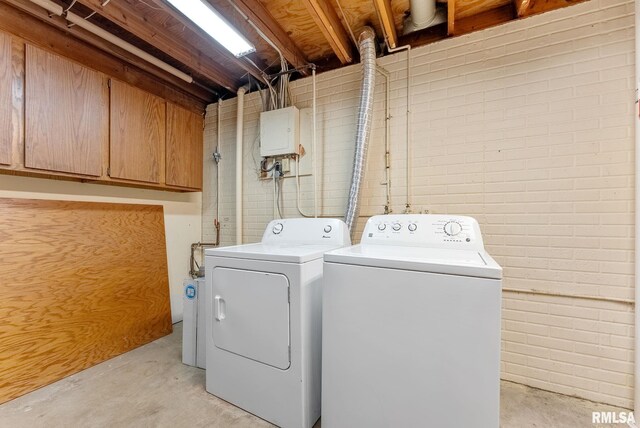 5812 N Thornwood Ave, Davenport, IA 52806 - laundry room featuring independent washer and dryer and cabinet space
