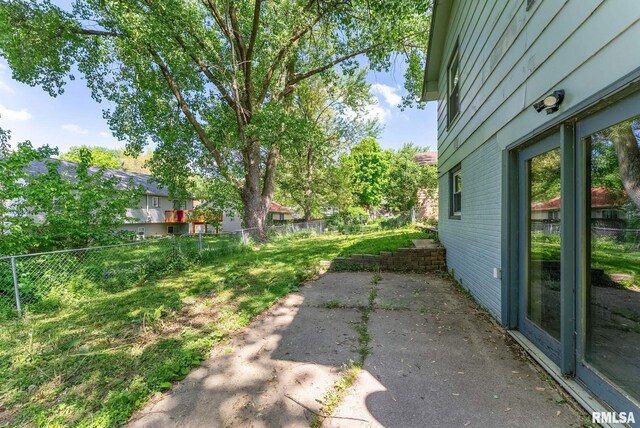 5812 N Thornwood Ave, Davenport, IA 52806 - fenced backyard featuring a patio area