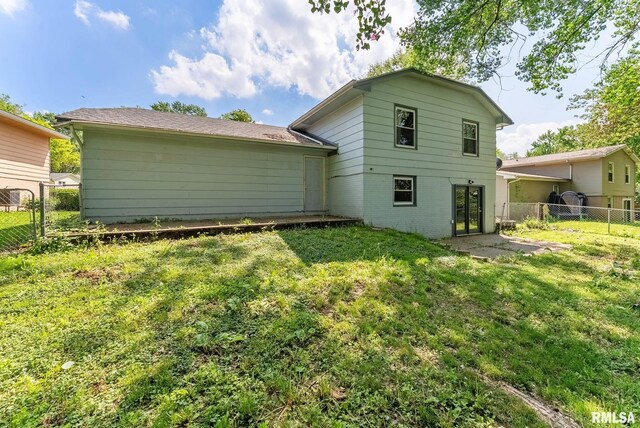 5812 N Thornwood Ave, Davenport, IA 52806 - back of property with brick siding
