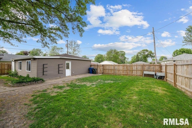 3430 W Locust St, Davenport, IA 52804 - view of yard
