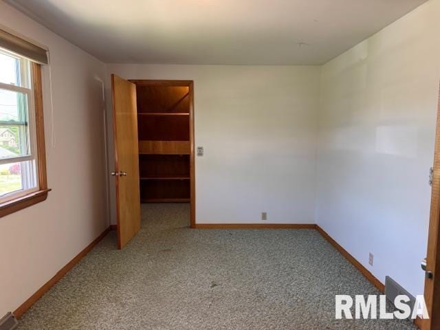 1003 16th Ave N, Clinton, IA 52732 - carpeted empty room with baseboards