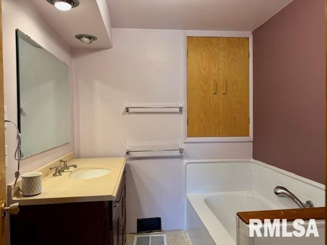 1003 16th Ave N, Clinton, IA 52732 - bathroom with a bath and vanity
