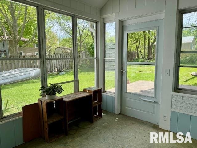 1003 16th Ave N, Clinton, IA 52732 - view of sunroom