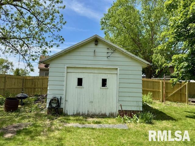1003 16th Ave N, Clinton, IA 52732 - view of shed