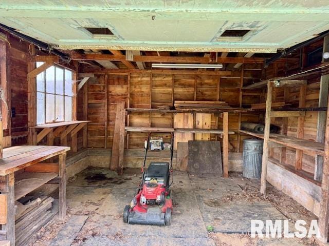 1003 16th Ave N, Clinton, IA 52732 - view of storage