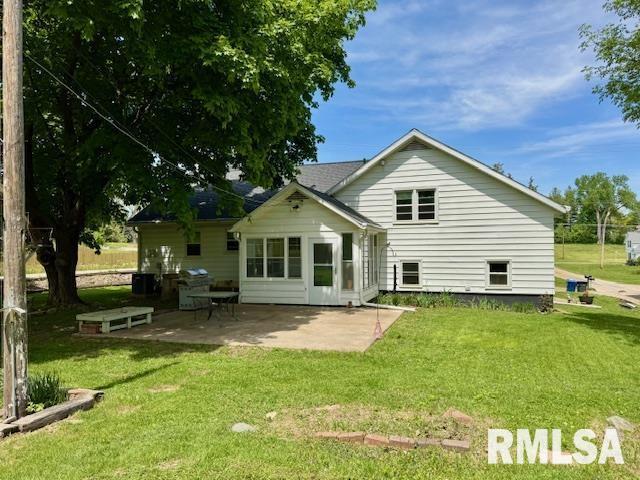 1003 16th Ave N, Clinton, IA 52732 - back of house with a patio and a yard