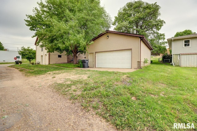 1845 S Bluff Blvd, Clinton, IA 52732 - view of front of property featuring an outbuilding, a front lawn, and a detached garage