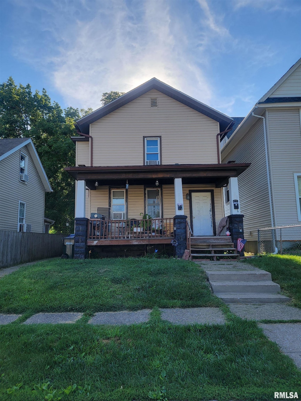 1213 Ripley St, Davenport, IA 52803 - view of front of house featuring covered porch