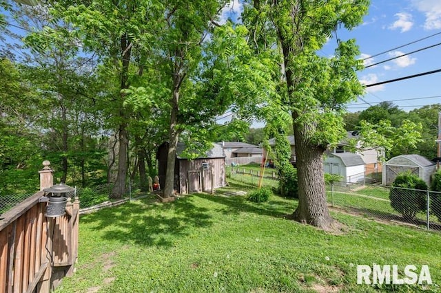 view of yard with a storage unit and an outdoor structure