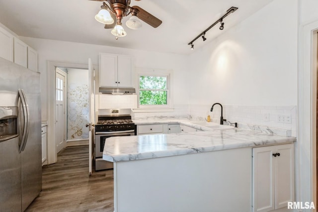 2505 Iowa St, Davenport, IA 52803 - kitchen featuring stainless steel appliances, a sink, under cabinet range hood, white cabinetry, and a ceiling fan