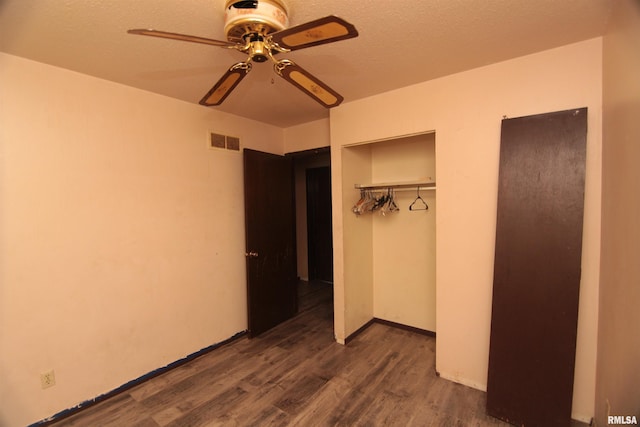 2630 N Concord St, Davenport, IA 52804 - unfurnished bedroom featuring a closet, wood finished floors, ceiling fan, and a textured ceiling