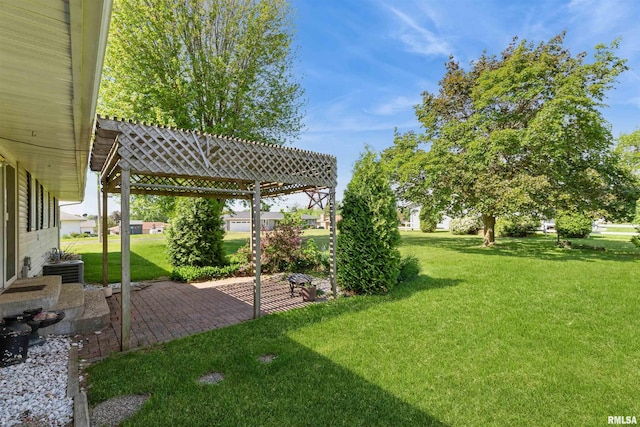 view of green lawn with a patio area