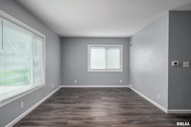 2845 Washington Ln, Davenport, IA 52804 - empty room featuring dark wood finished floors and baseboards