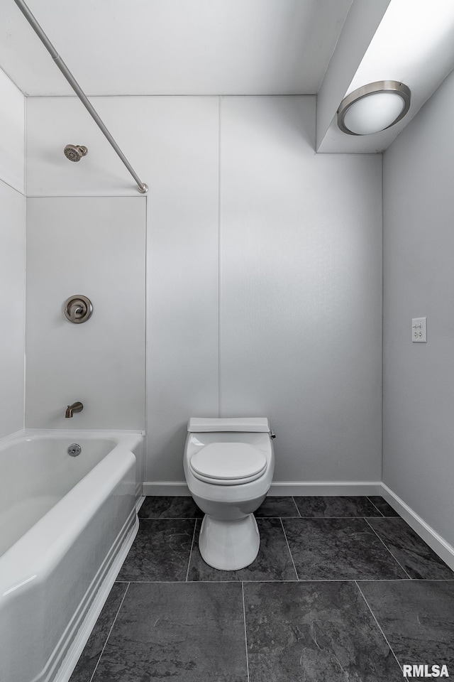 2845 Washington Ln, Davenport, IA 52804 - full bathroom with toilet, baseboards, and shower / tub combination