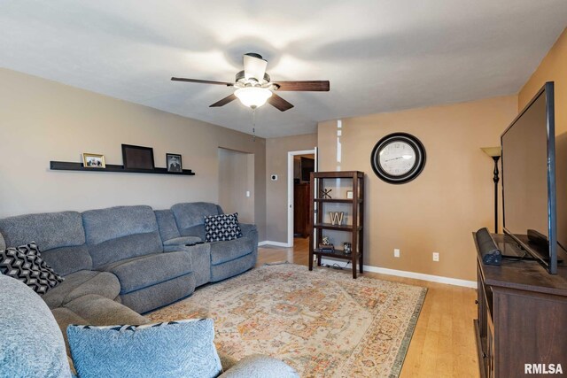 324 N Broadway, Goreville, IL 62939 - living area featuring a ceiling fan, light wood-style floors, and baseboards